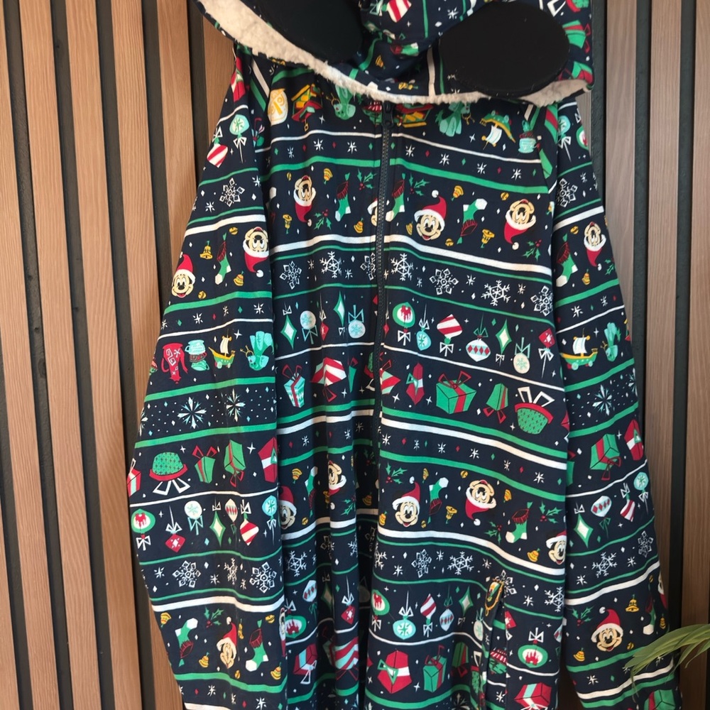Disney XMAS Holiday Pajama Suit - Picture 3 of 12
